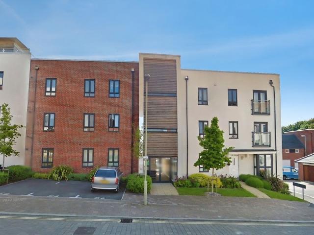 Sinclair Drive, Basingstoke, Hampshire RG21, 2 bed flat to rent, £1,350 pcm | PrimeLocation