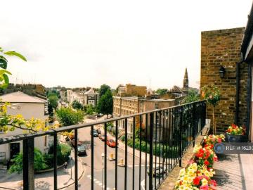 Sinclair Gardens, London, W14 1 bed penthouse to rent £1,842 pcm £425 pw