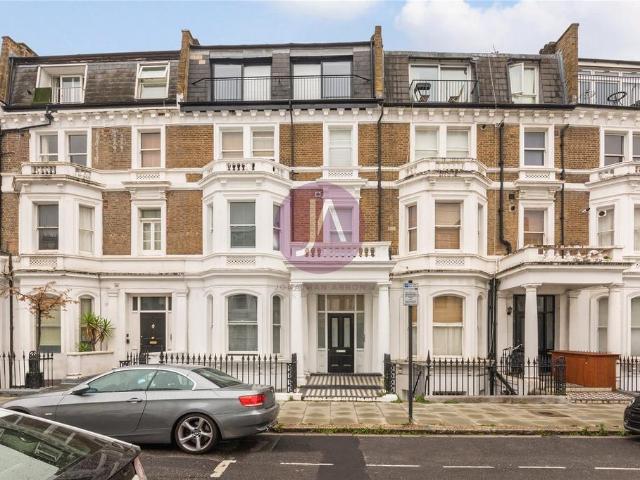 Sinclair Gardens, Shepherds Bush. Studio to rent £1,850 pcm £427 pw