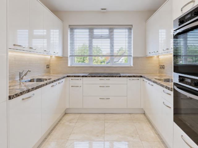 Sinclair Grove, London NW11, 4 bed flat to rent, £3,500 pcm | PrimeLocation