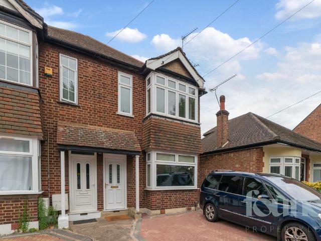 Sinclair Rd, Chingford E4, 2 bed flat to rent, £1,700 pcm | PrimeLocation