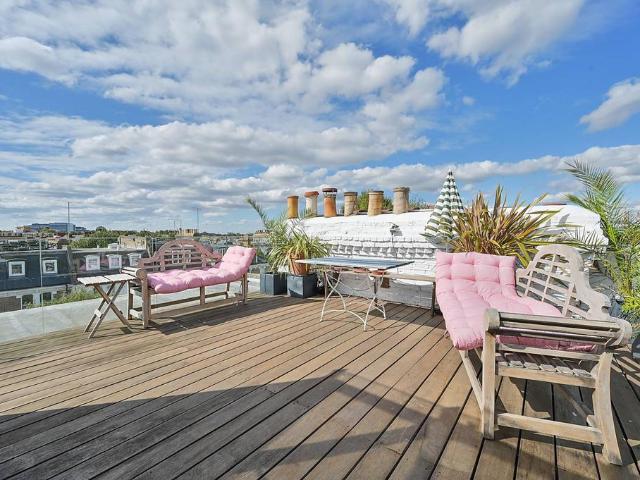 Sinclair Road, Olympia, London, W14 3 bed flat to rent £6,998 pcm £1,615 pw
