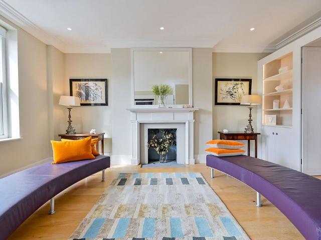 Sinclair Road, Olympia, London, W14 3 bed flat to rent £6,000 pcm £1,385 pw