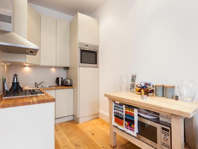 Sinclair Road, London W14 1 bed flat to rent £1,850 pcm £427 pw