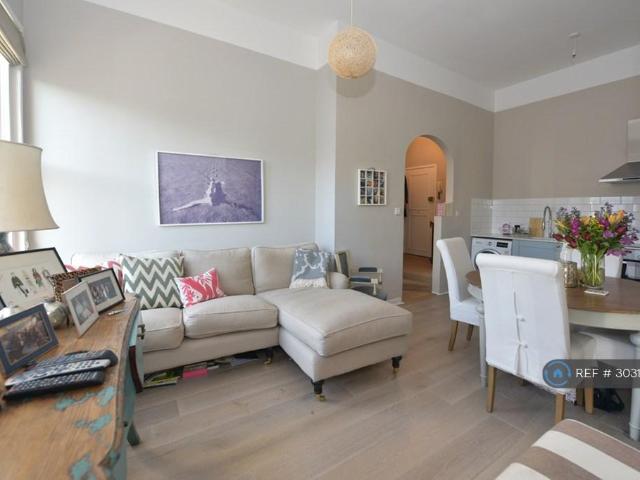 Sinclair Road, London, W14 1 bed flat to rent £2,000 pcm £462 pw