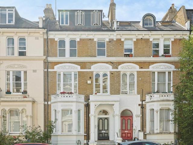 Sinclair Road, London, W14 2 bed house to rent £2,400 pcm £554 pw