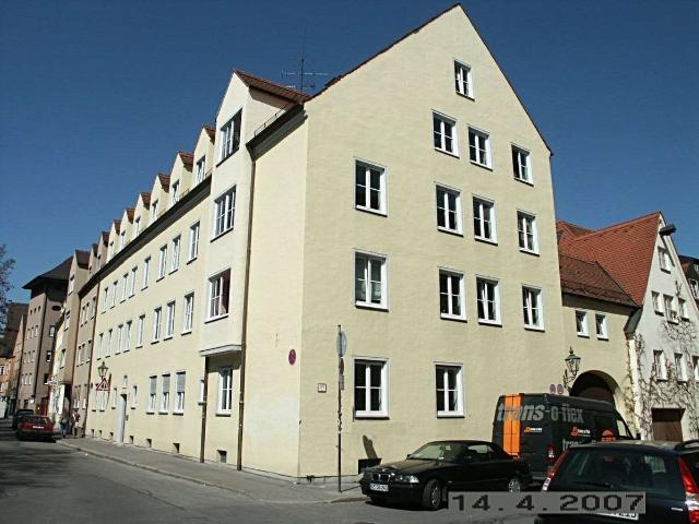 SINGELWOHNUNG mitten im Leben und doch sehr ruhig gelegen / 2 ZKB