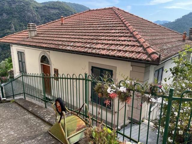 Singola in vendita a Castiglione Chiavarese