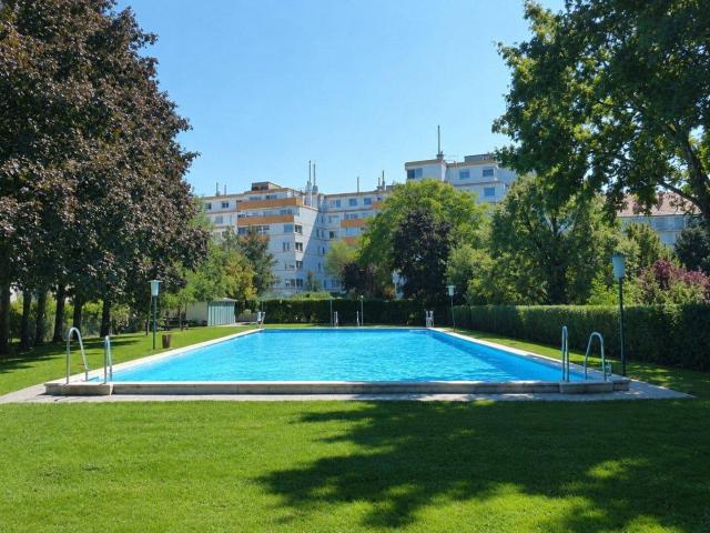 Singlewohnung mit Flair und Fun: Anlage mit großem Garten und Outdoor Swimmingpool