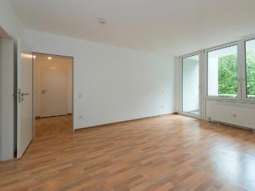 * SINGLEWOHNUNG * * Sanierte 1 Zimmer Wohnung m. Südloggia