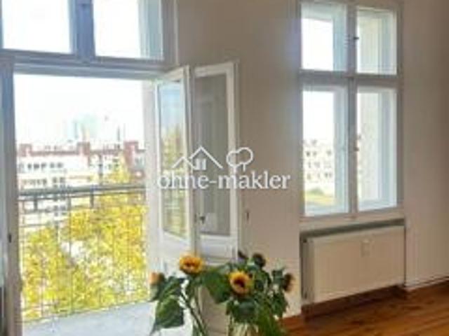 Single Altbauwohnung mit Balkon, bezugsbereit