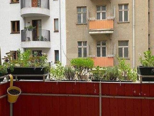 Single Altbauwohnung mit kleinem Balkon im ruhigen Seitenflügel