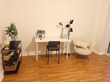 Single apartment with kitchen and two balconies, Dusseldorf Amsterdam Apartments for Rent