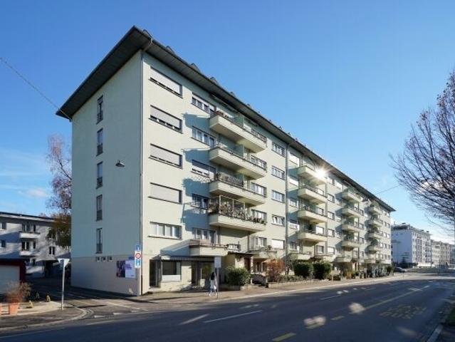 Single apartment with sunny balcony