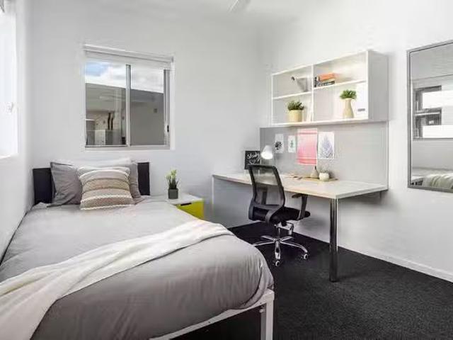 Single Bedroom – 6 Share Apt