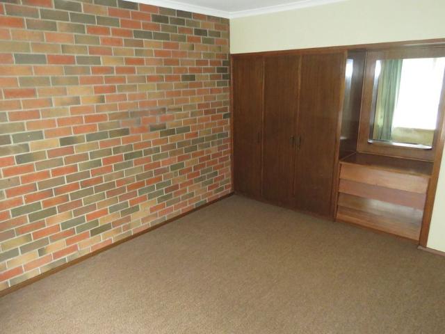SINGLE BEDROOM UNIT IN WELL MAINTAINED COMPLEX