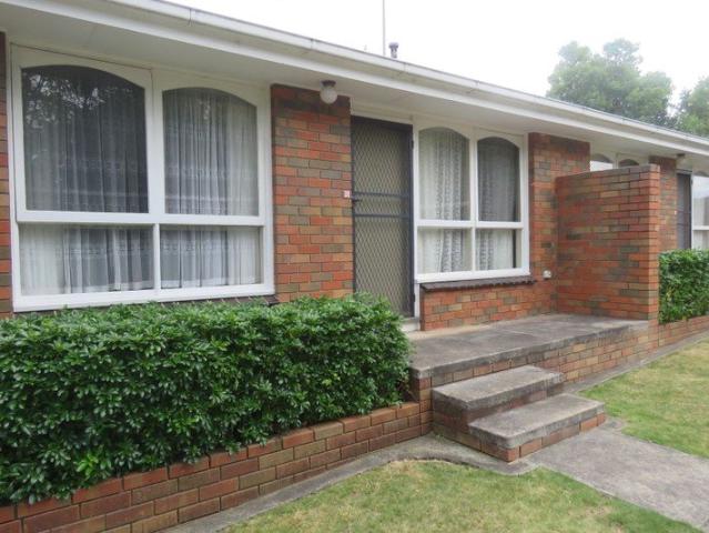 SINGLE BEDROOM UNIT IN WELL MAINTAINED COMPLEX