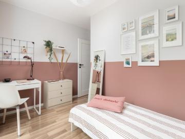 Single bedroom with a balcony, in Kamionek