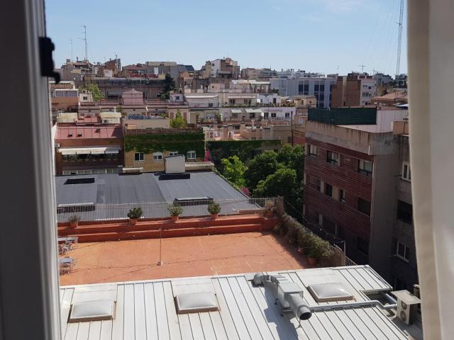 Single bedroom, with balcony, in 3 bedroom apartment