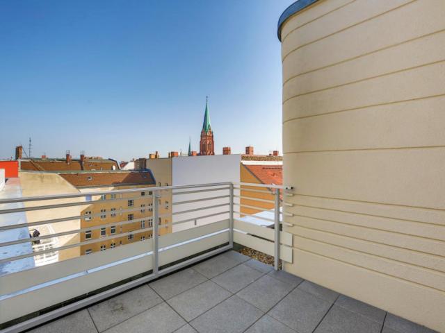 Single bedroom, with balcony, in 3 bedroom apartment