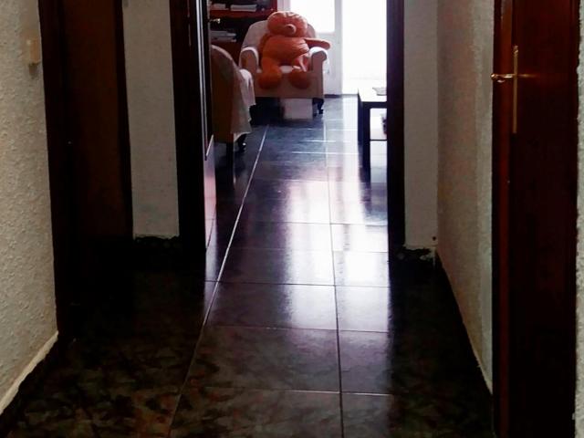 Single bedroom, with balcony, in 3 bedroom apartment