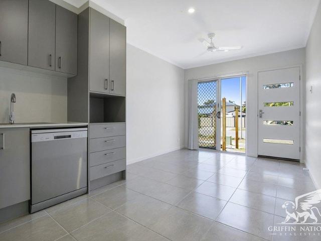 Single Bedroom Duplex Convenient & Modern!