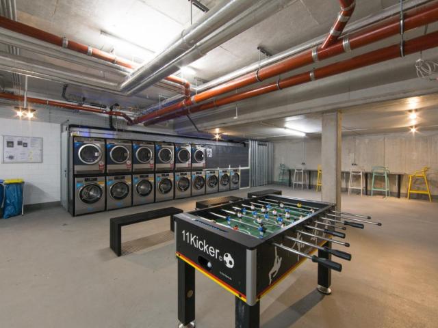 Single bedroom in 4 bedroom apartment
