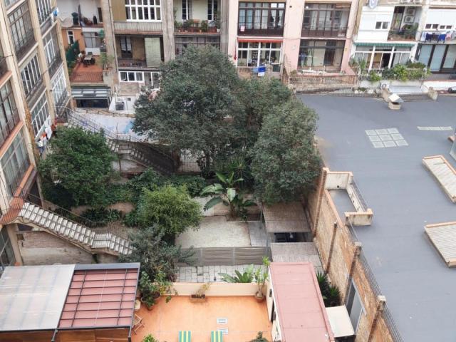 Single bedroom, in 4 bedroom apartment