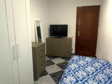 Single bedroom in 4 bedroom apartment