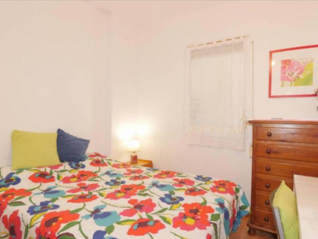 Single bedroom in 4 bedroom apartment