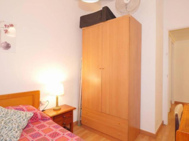 Single bedroom in 4 bedroom apartment