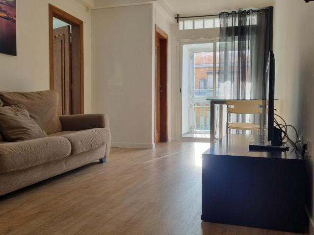 Single bedroom, in 4 bedroom apartment