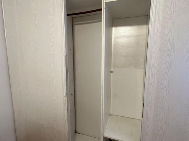 Single bedroom in 4 bedroom apartment