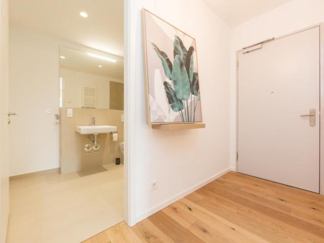 Single bedroom in 4 bedroom apartment