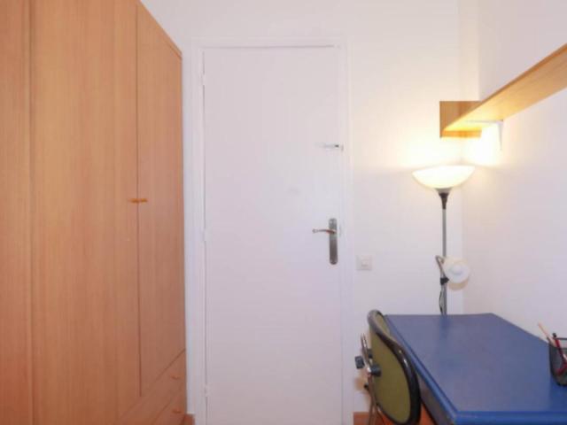 Single bedroom in 4 bedroom apartment