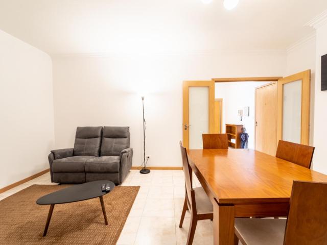 Single bedroom in 5 bedroom apartment