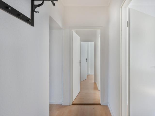 Single bedroom in 5 bedroom apartment