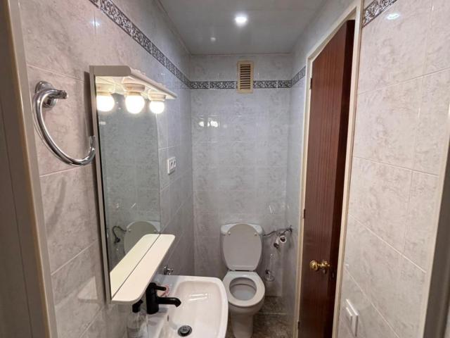 Single bedroom in 6 bedroom apartment