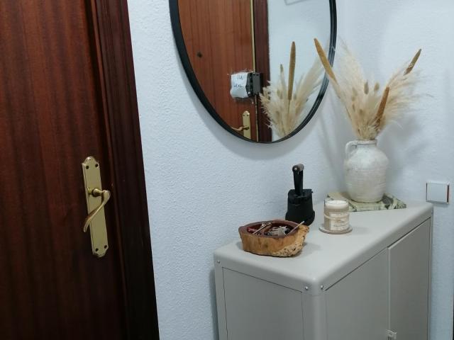 Single bedroom in 3 bedroom apartment