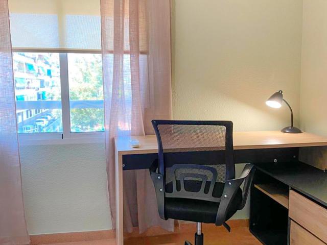 Single bedroom in a cosy 3 bedroom apartment