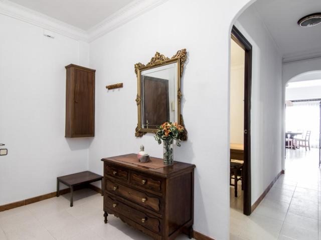 Single bedroom in a 3 bedroom flat close to La Sagrada Família