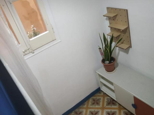 Single bedroom in a 4 bedroom apartment near the Liceu metro station
