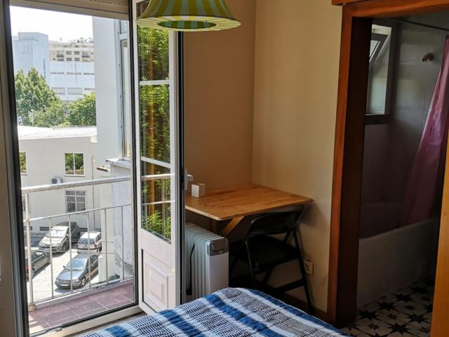 Single bedroom in a 5 bedroom apartment near Jardim Fernando Pessa