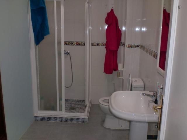 Single bedroom in an 5 bedroom apartment, in Campoamor