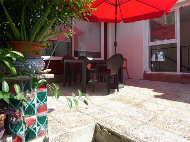 Single bedroom. Private bathroom. Garden