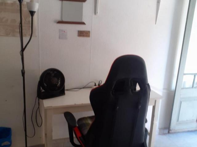 Single bedroom que private balcony in 3 bedroom apartment