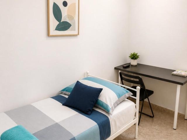 Single Brigh bedroom in Badalona close to Platja del Cristall