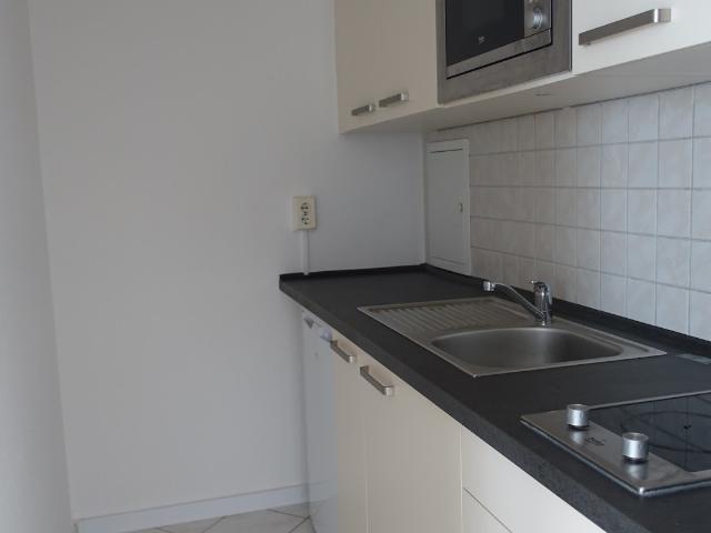 Single Bude mit Einbauküche & Dusche & Balkon & Aufzug