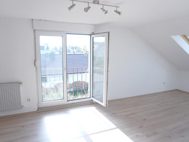 Single Dachgeschosswohnung mit Einbauküche