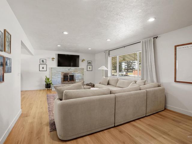 2039 Occidental Ave